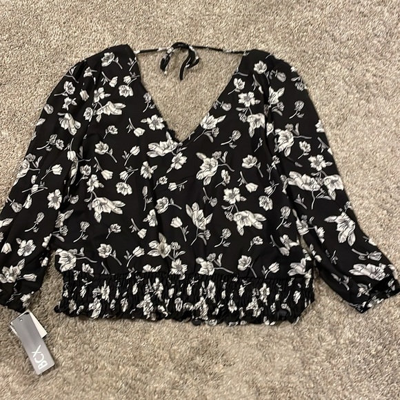 NWT BCX Top. - Picture 3 of 3